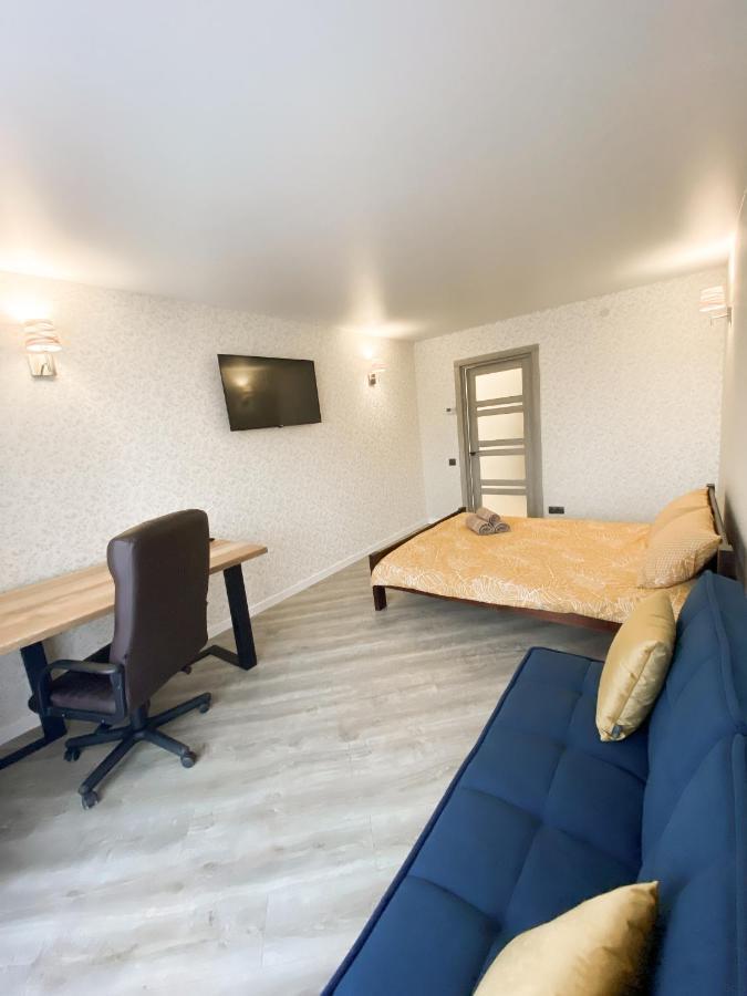 Helen: Стильні Апартаменти в Центрі Біля Корпусного Саду Poltava Room photo