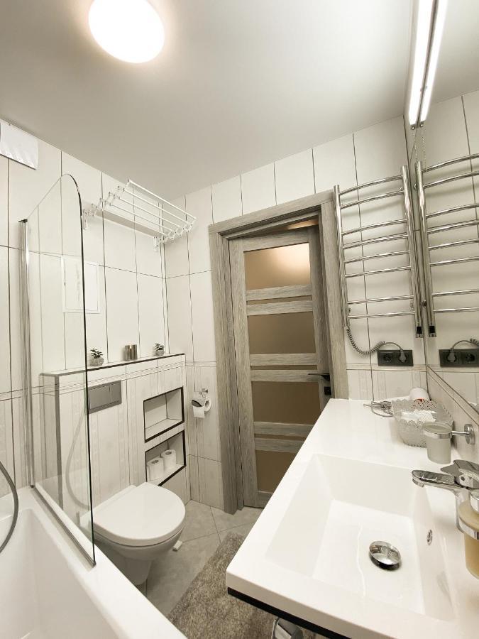 Helen: Стильні Апартаменти в Центрі Біля Корпусного Саду Poltava Room photo