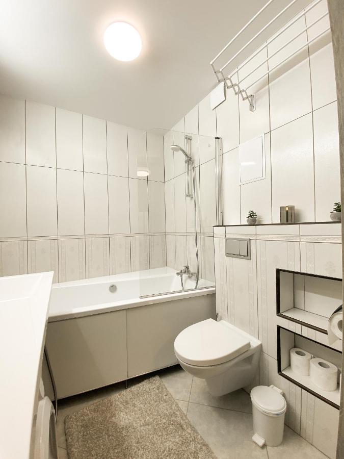 Helen: Стильні Апартаменти в Центрі Біля Корпусного Саду Poltava Room photo